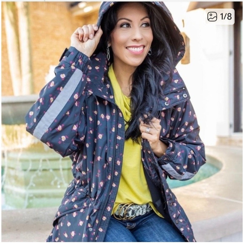 Cabi Rainy Day Jacket Parka Womens‎ Size Medium Black Floral Fleece Lined